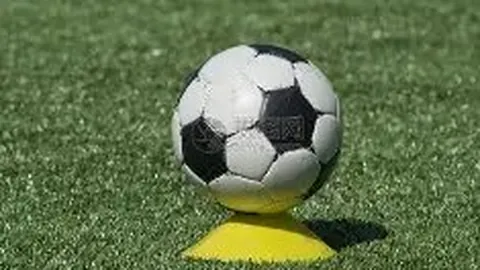 “足球盛宴！罗梅罗神钩一击，哈兰德百球里程碑，咪咕英超第14轮最佳进球对决等你来选！”